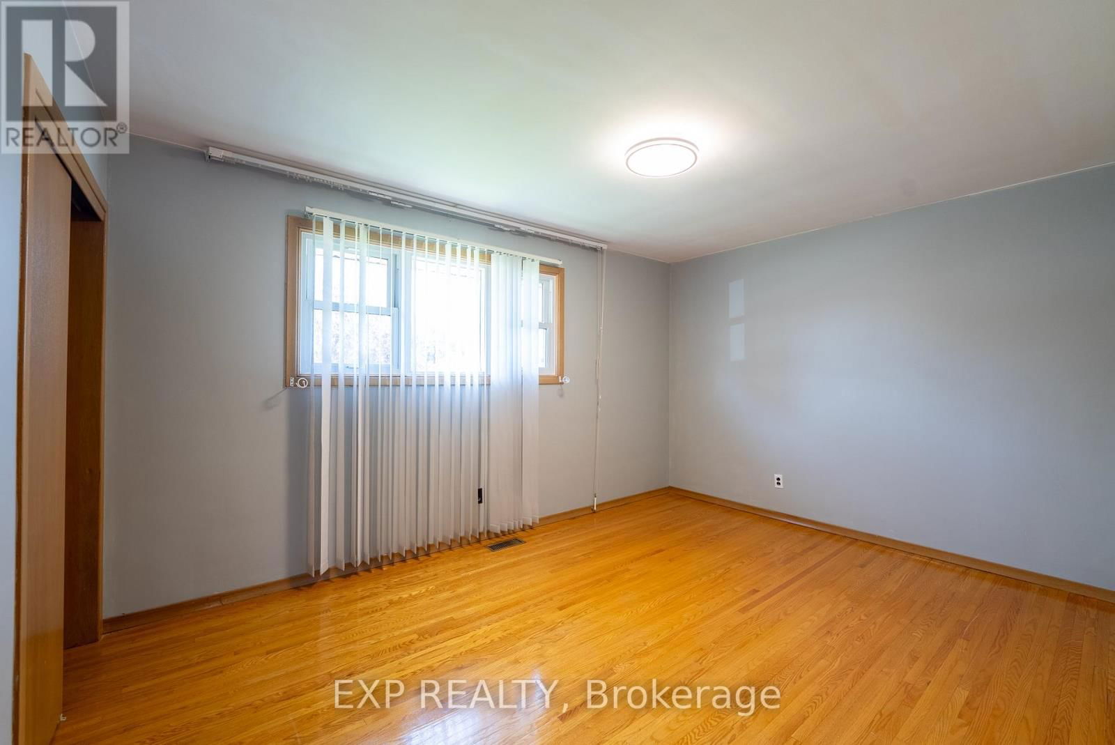402 KERMAN AVENUE Image 27