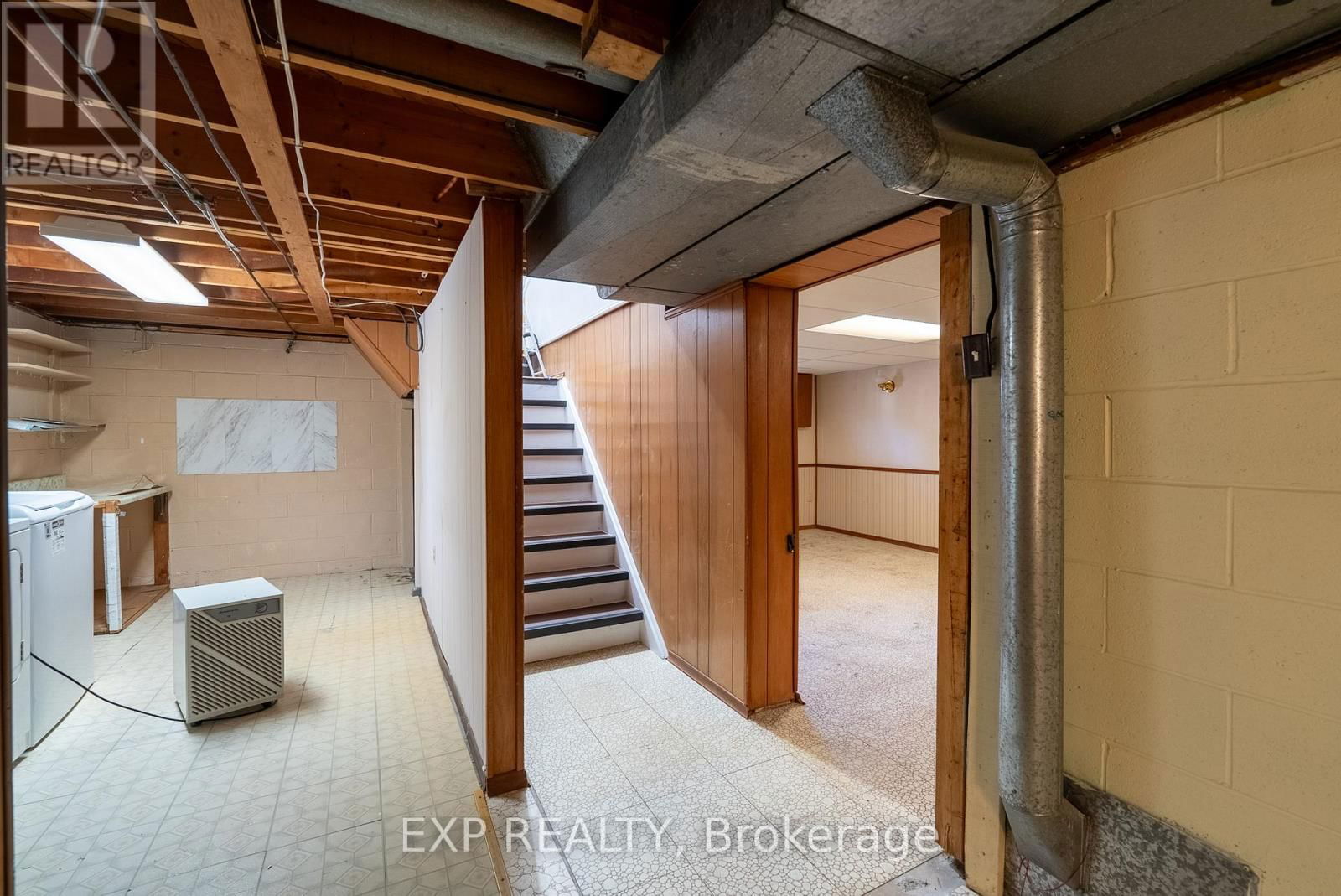 402 KERMAN AVENUE Image 33