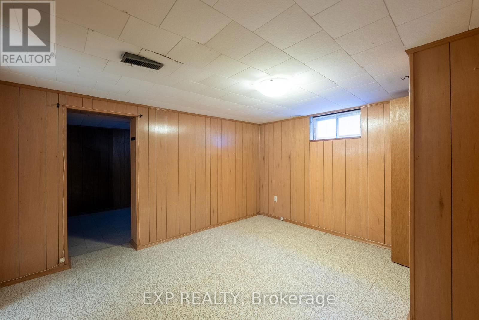 402 KERMAN AVENUE Image 37