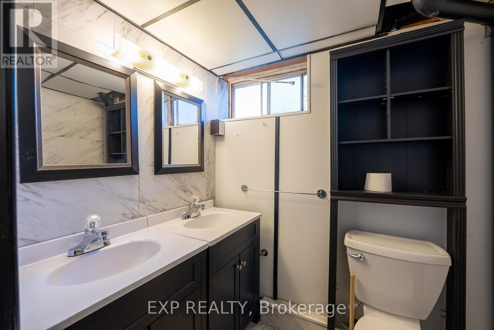 402 KERMAN AVENUE Image 38