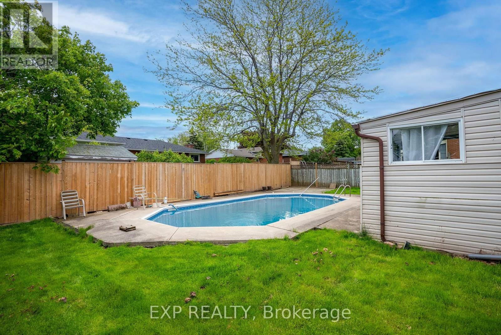 402 KERMAN AVENUE Image 41