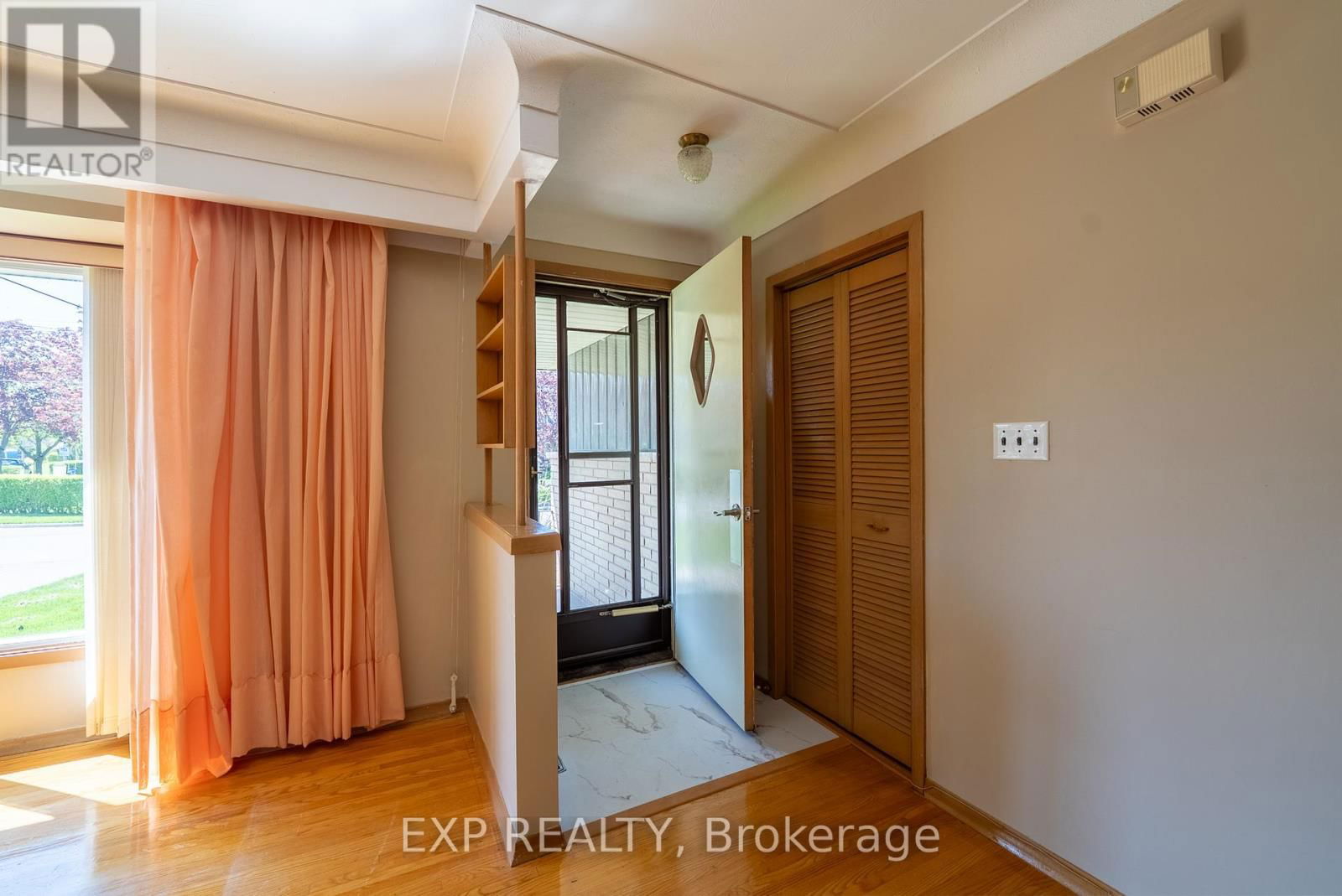 402 KERMAN AVENUE Image 6