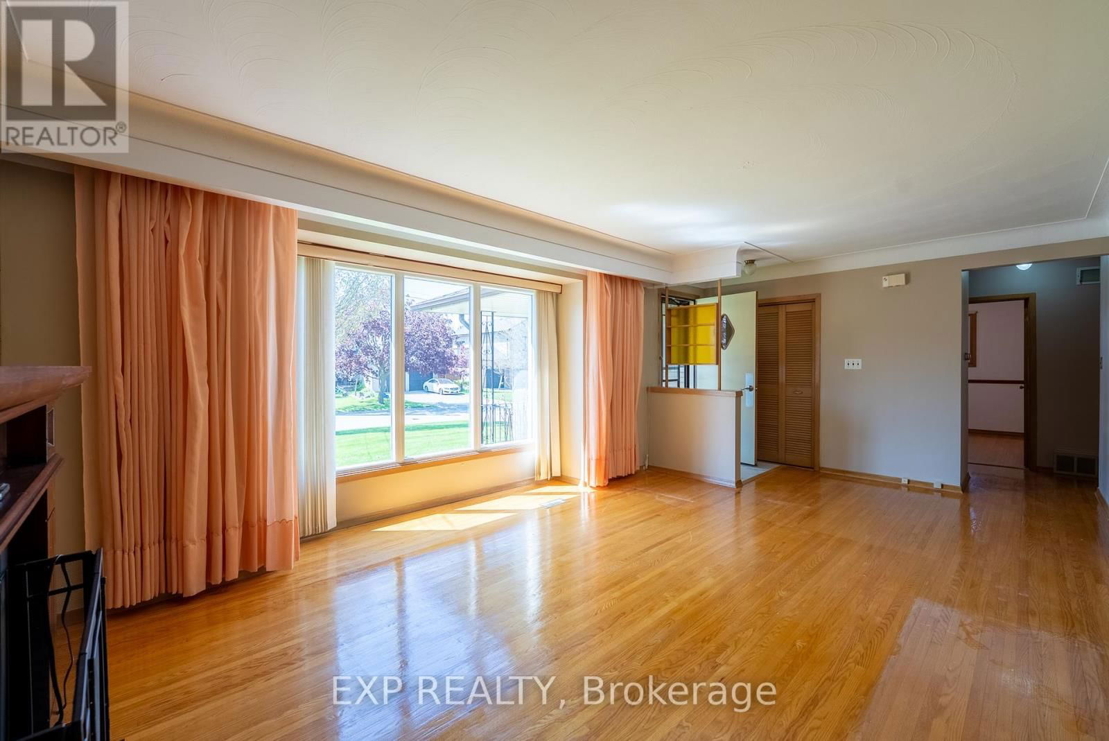 402 KERMAN AVENUE Image 7