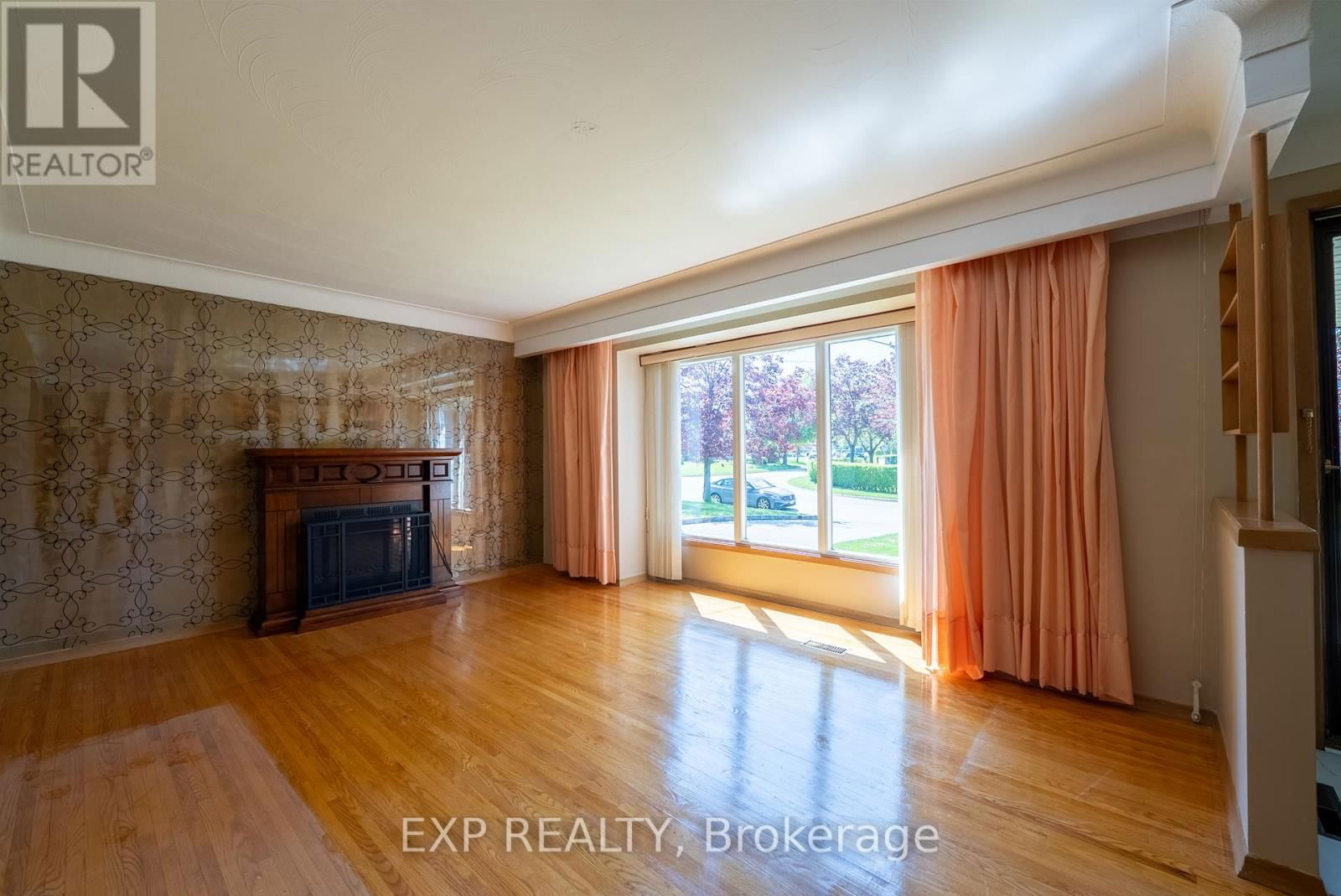 402 KERMAN AVENUE Image 8