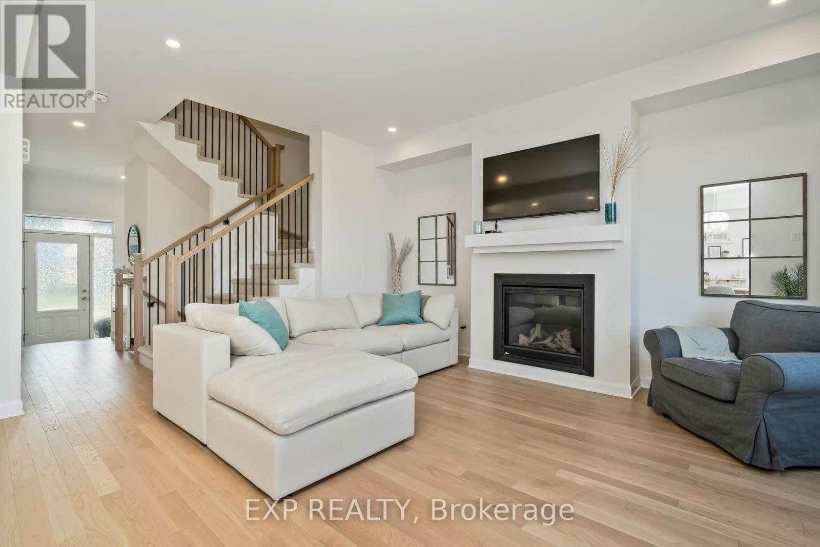 230 ELSIE MACGILL WALK Image 11