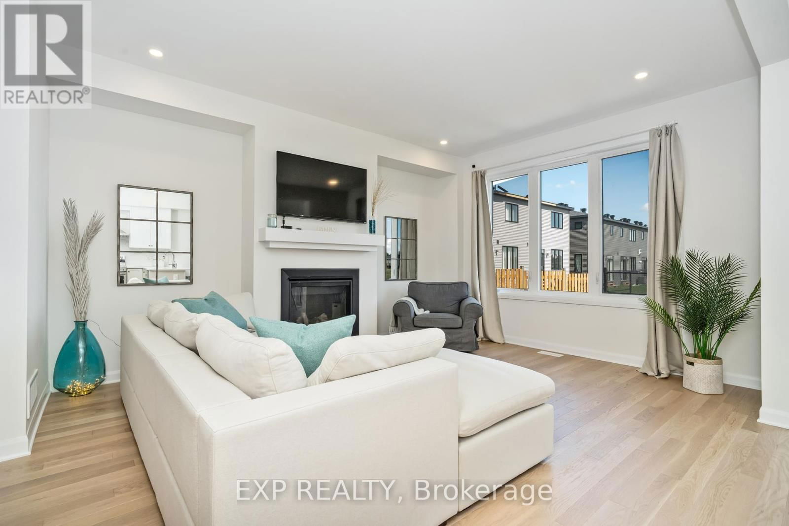 230 ELSIE MACGILL WALK Image 12