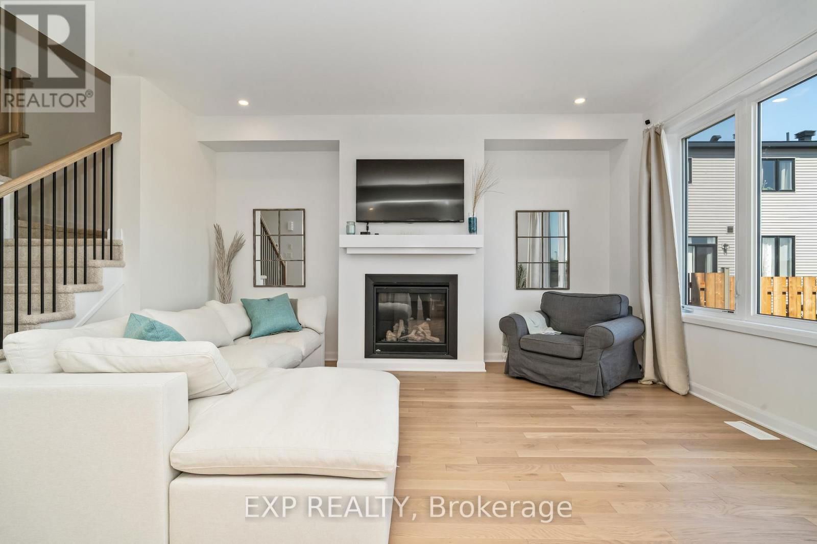230 ELSIE MACGILL WALK Image 13