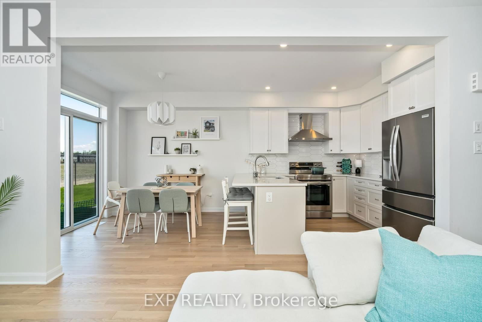230 ELSIE MACGILL WALK Image 15