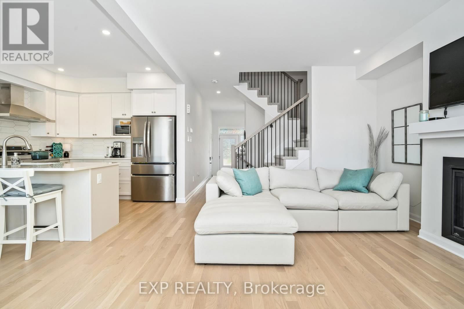 230 ELSIE MACGILL WALK Image 16