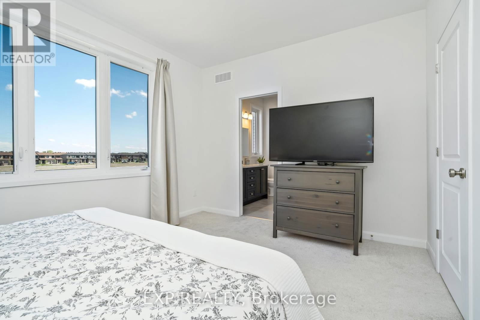 230 ELSIE MACGILL WALK Image 29