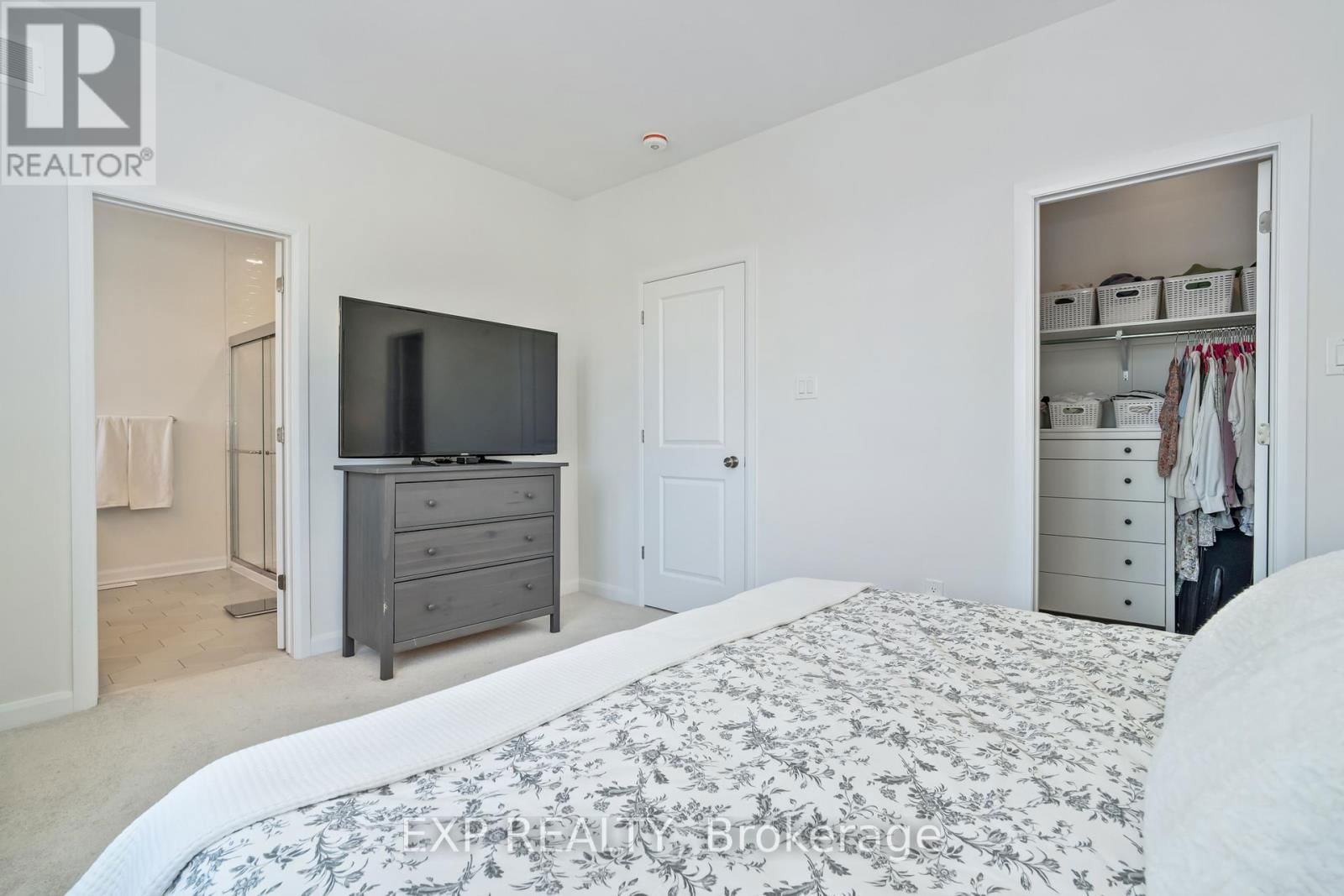 230 ELSIE MACGILL WALK Image 31