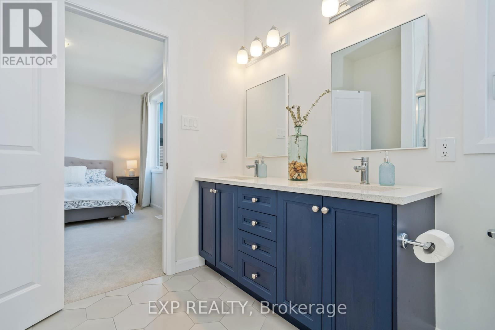 230 ELSIE MACGILL WALK Image 33