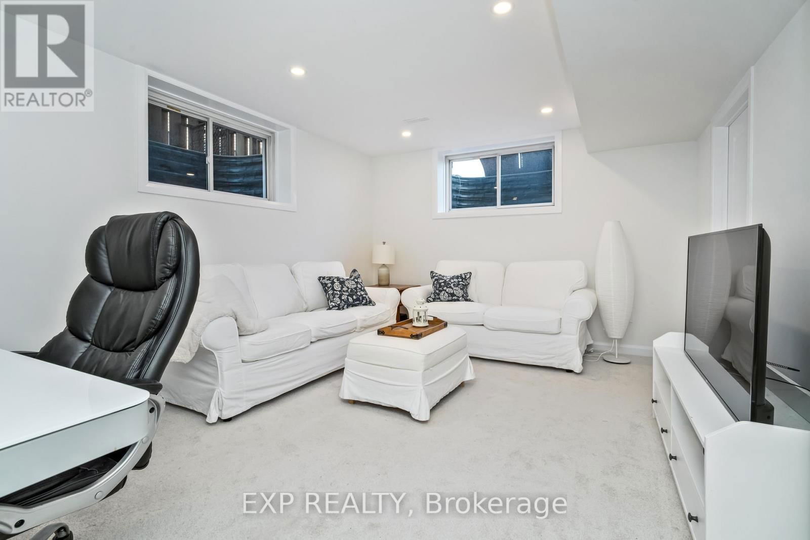 230 ELSIE MACGILL WALK Image 36