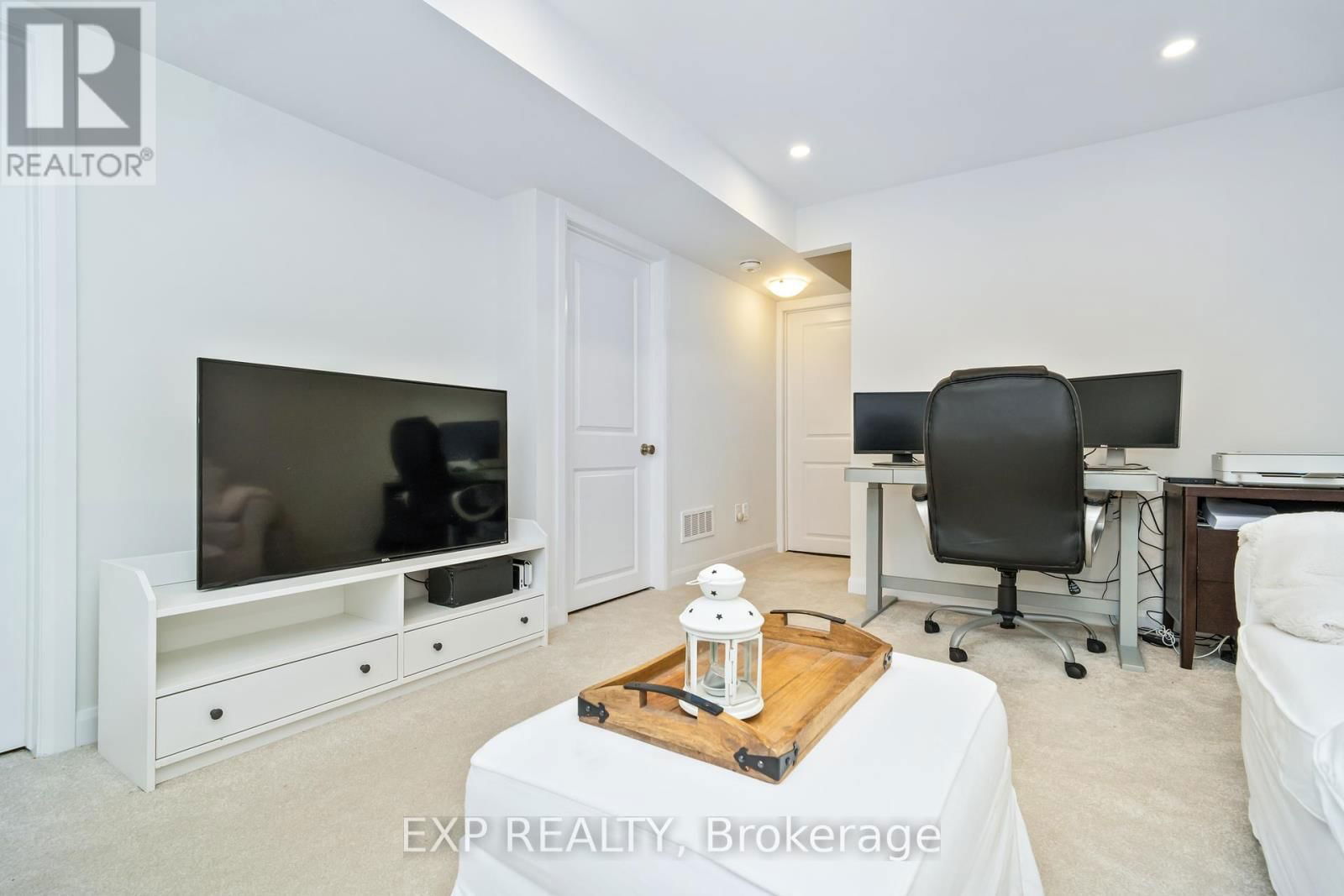 230 ELSIE MACGILL WALK Image 38