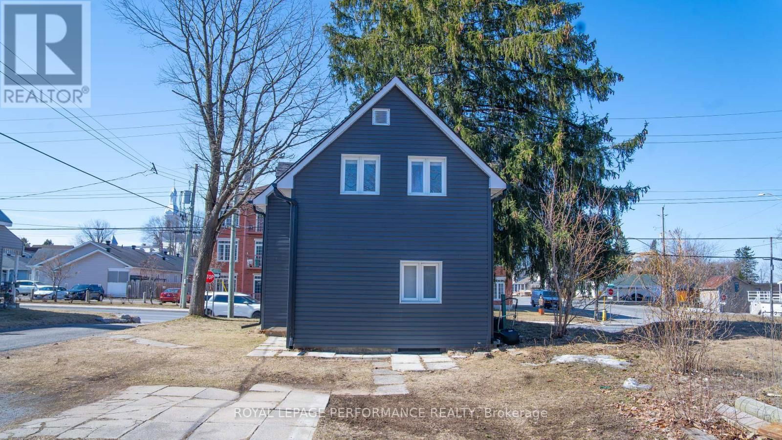 621 EDWARDS STREET Image 16