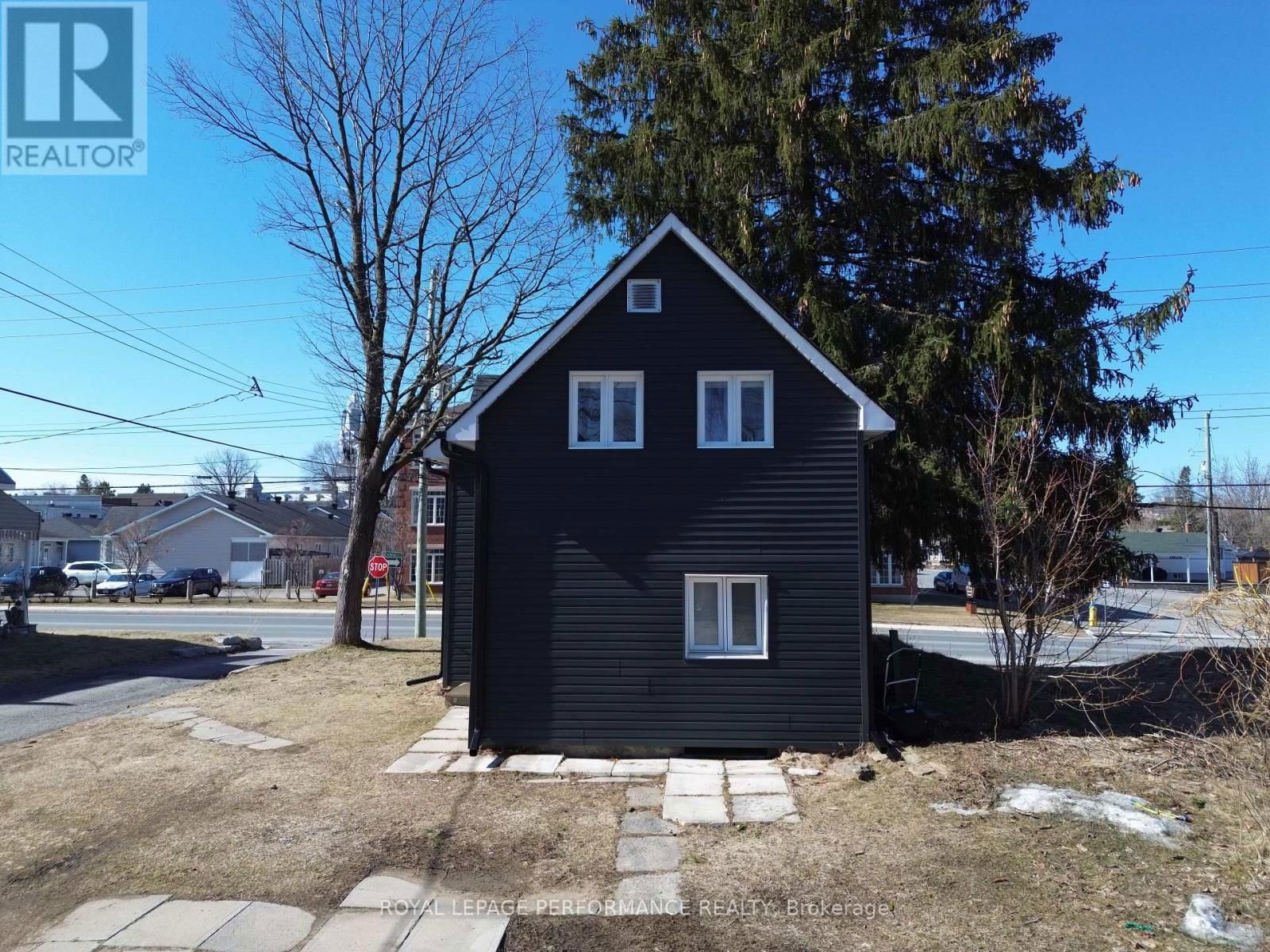 621 EDWARDS STREET Image 19