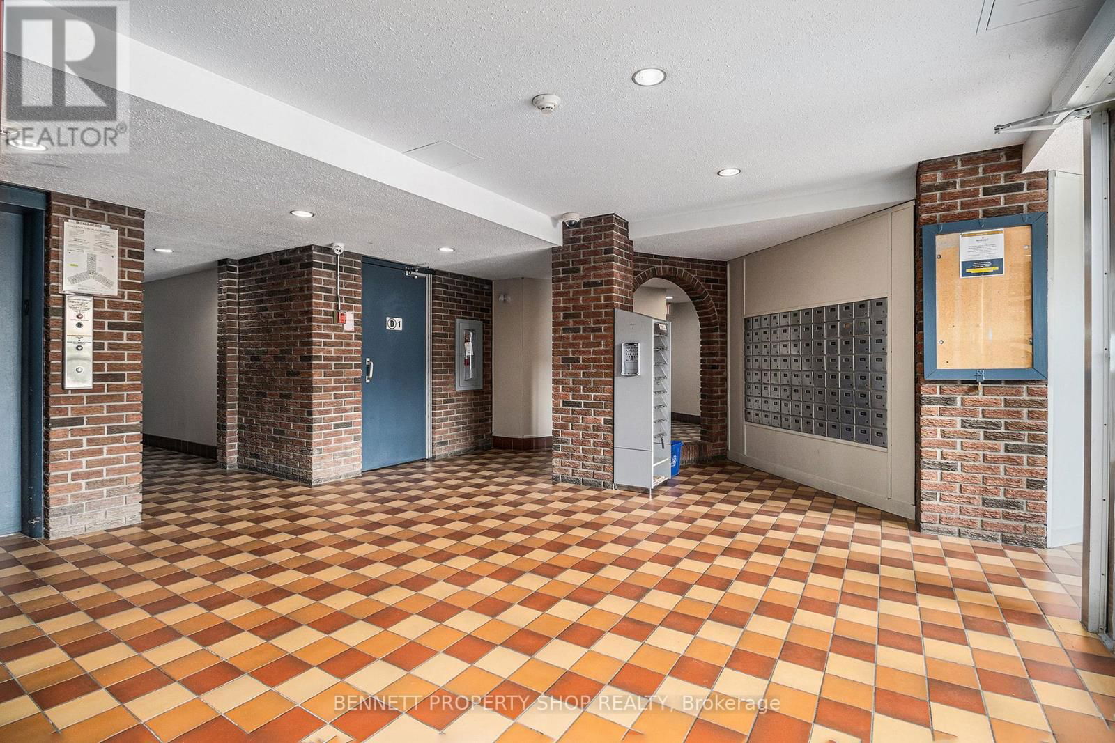 206 - 2041 ARROWSMITH DRIVE Image 3