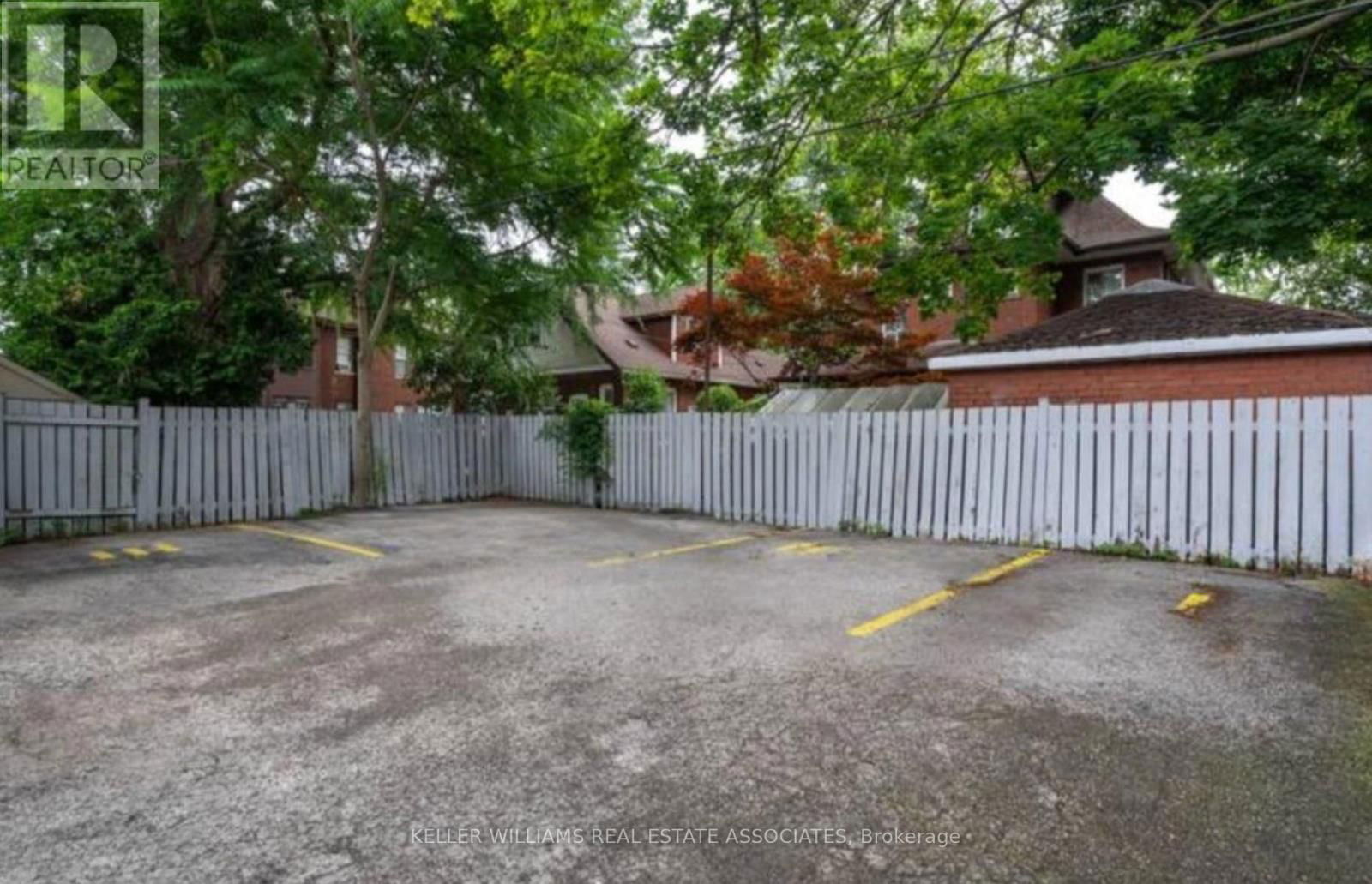 1 - 207 FAIRLEIGH AVENUE SOUTH Image 8