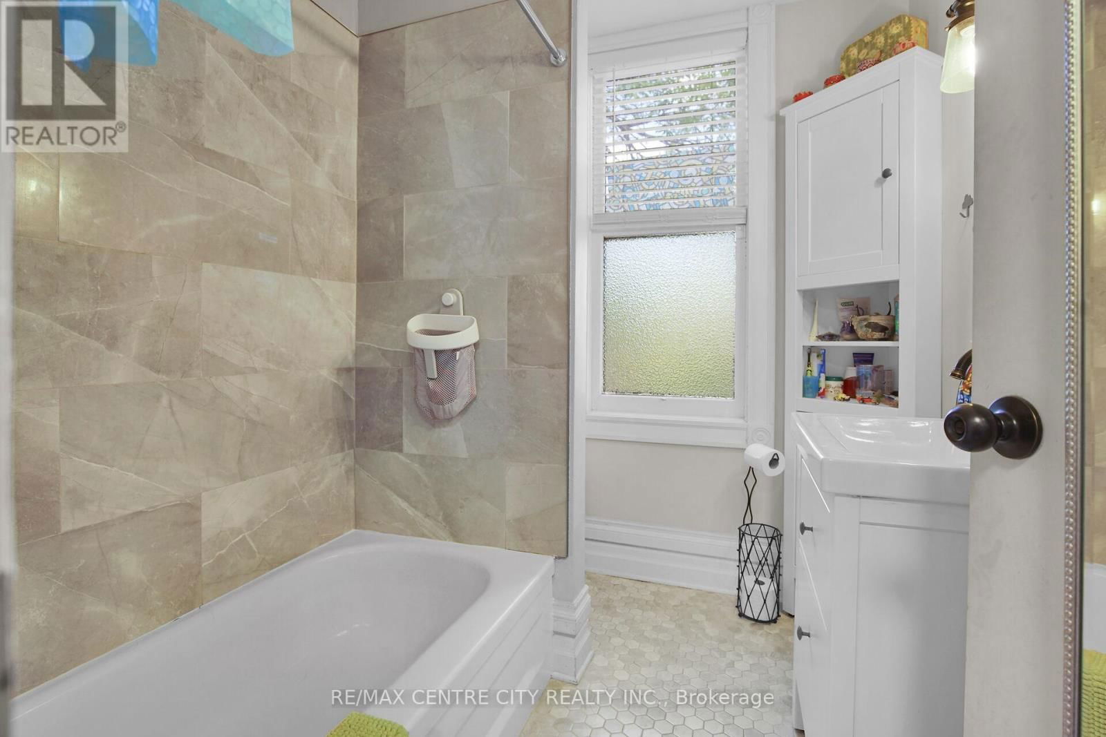 21 QUEENS PLACE Image 21