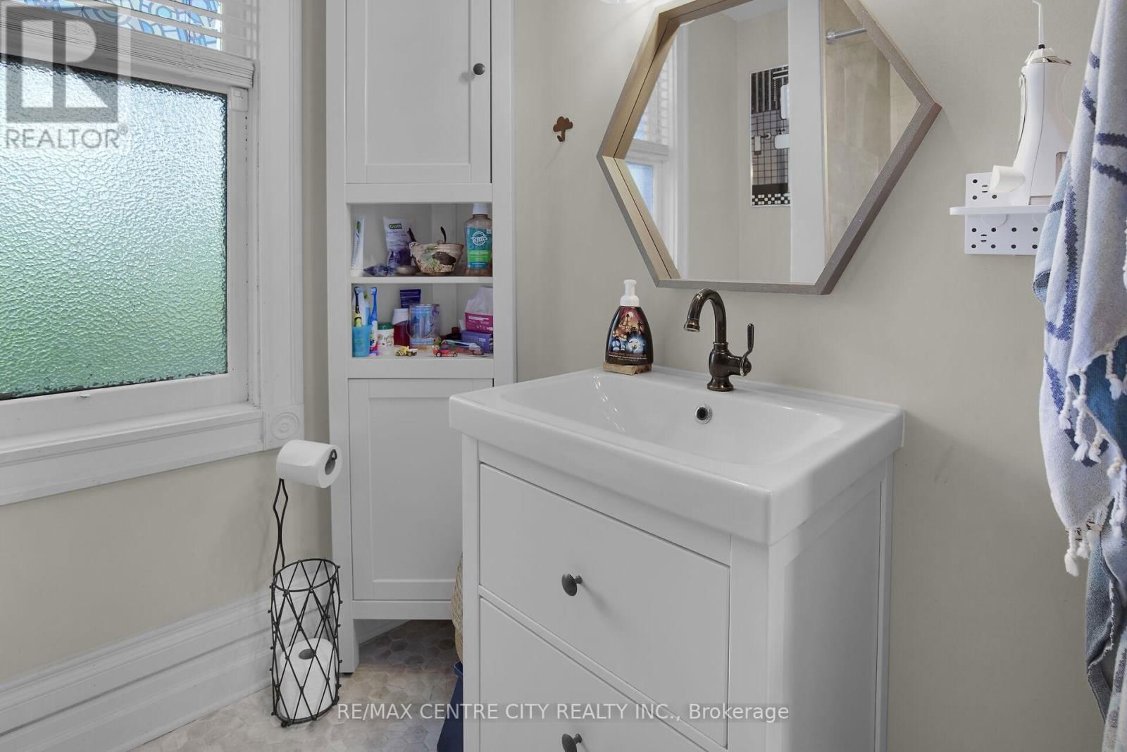 21 QUEENS PLACE Image 22