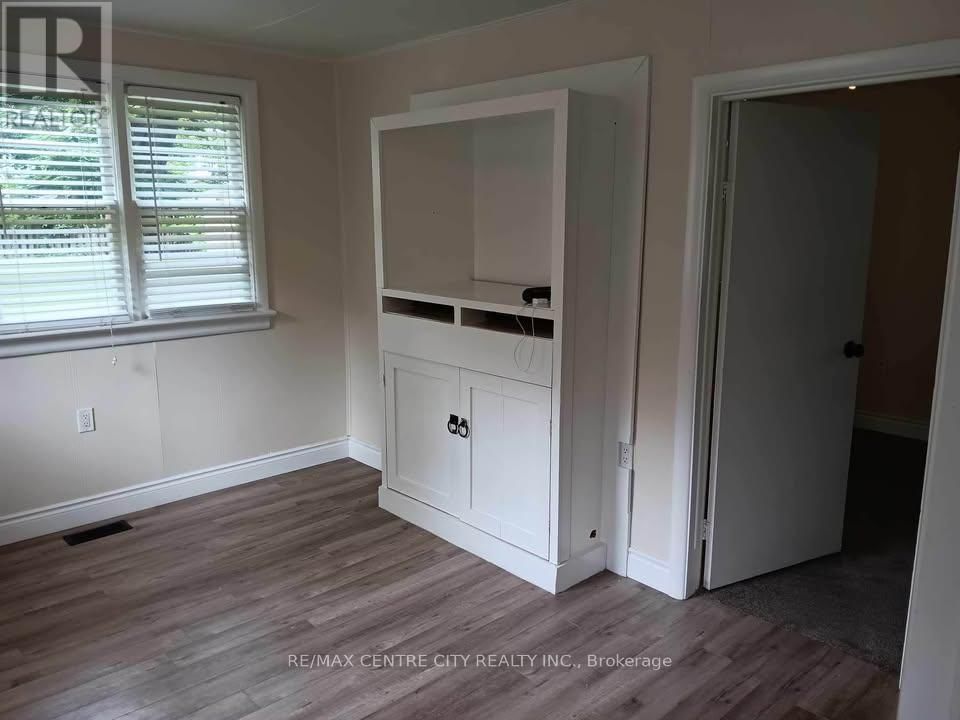 21 QUEENS PLACE Image 30