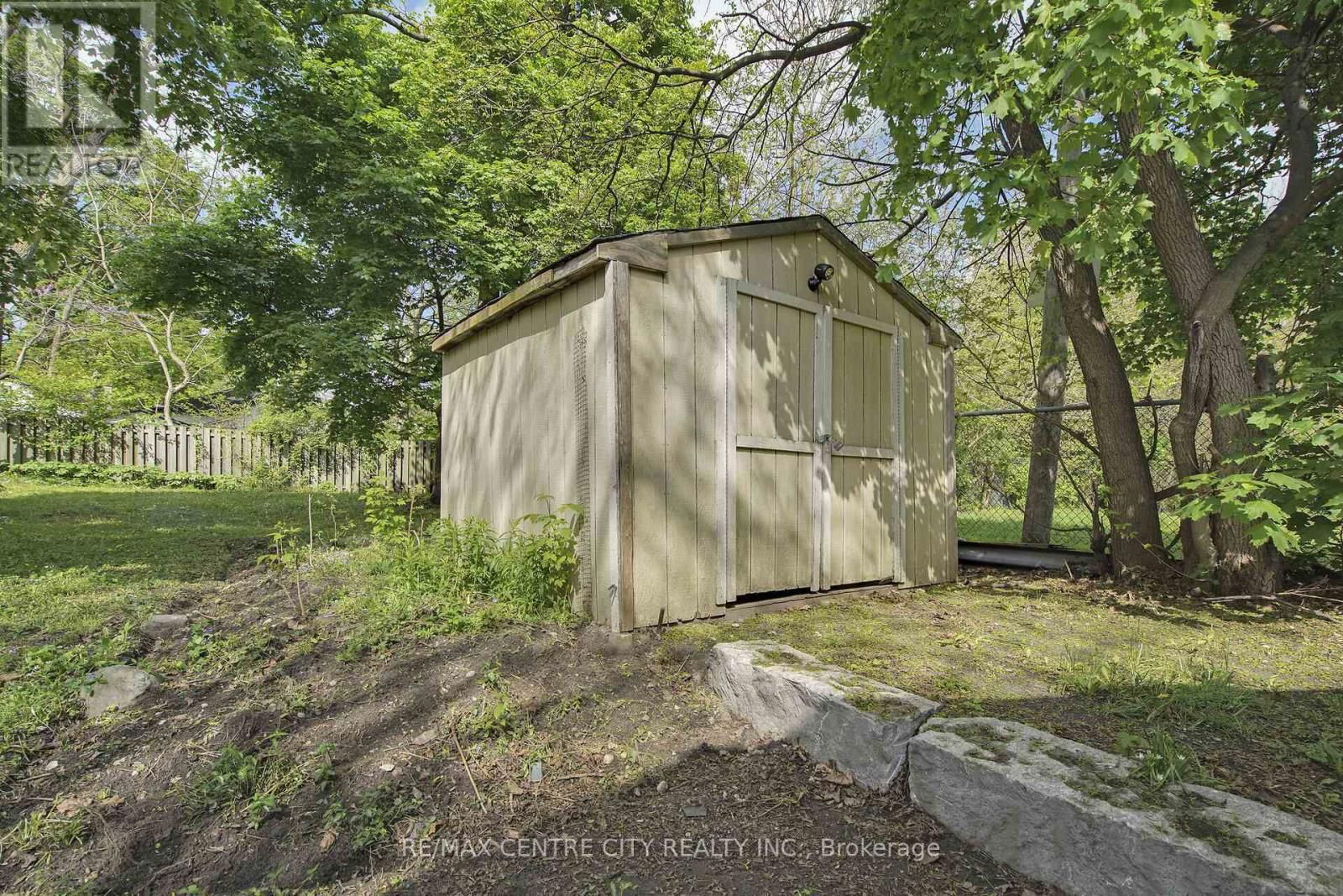 21 QUEENS PLACE Image 37