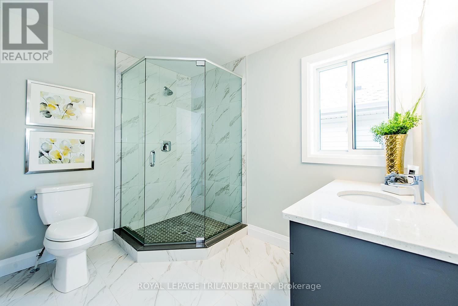 2567 CONSTANCE AVENUE NORTH Image 14