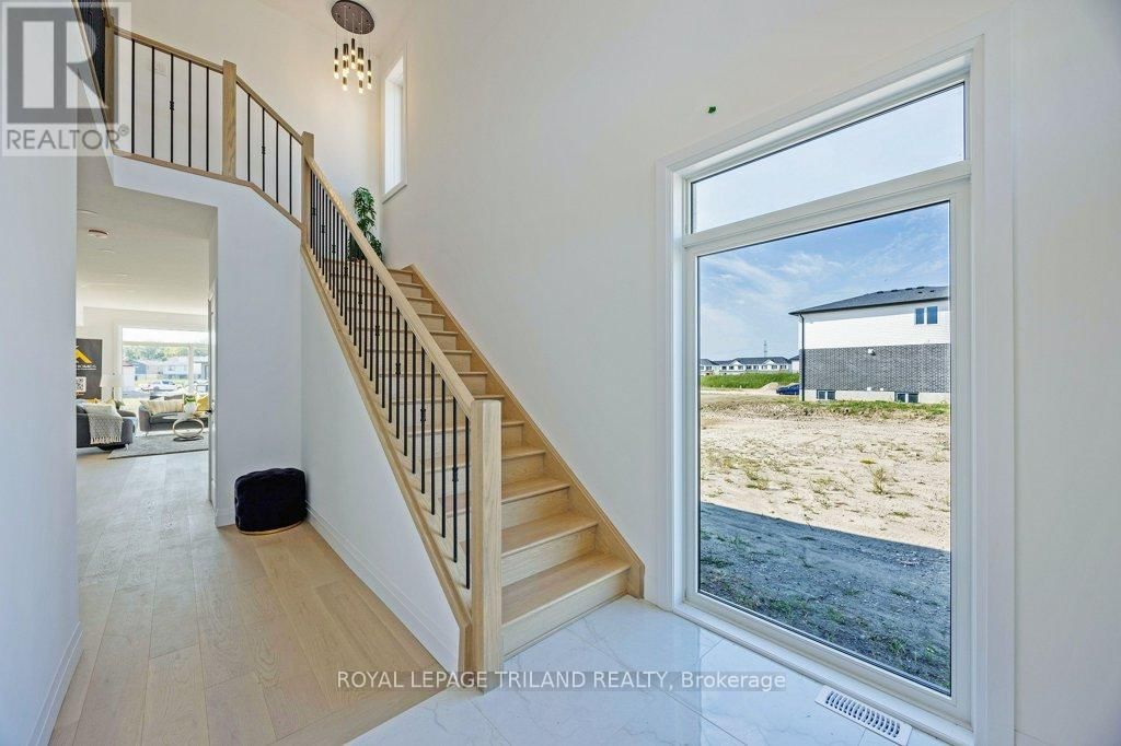 2567 CONSTANCE AVENUE NORTH Image 16