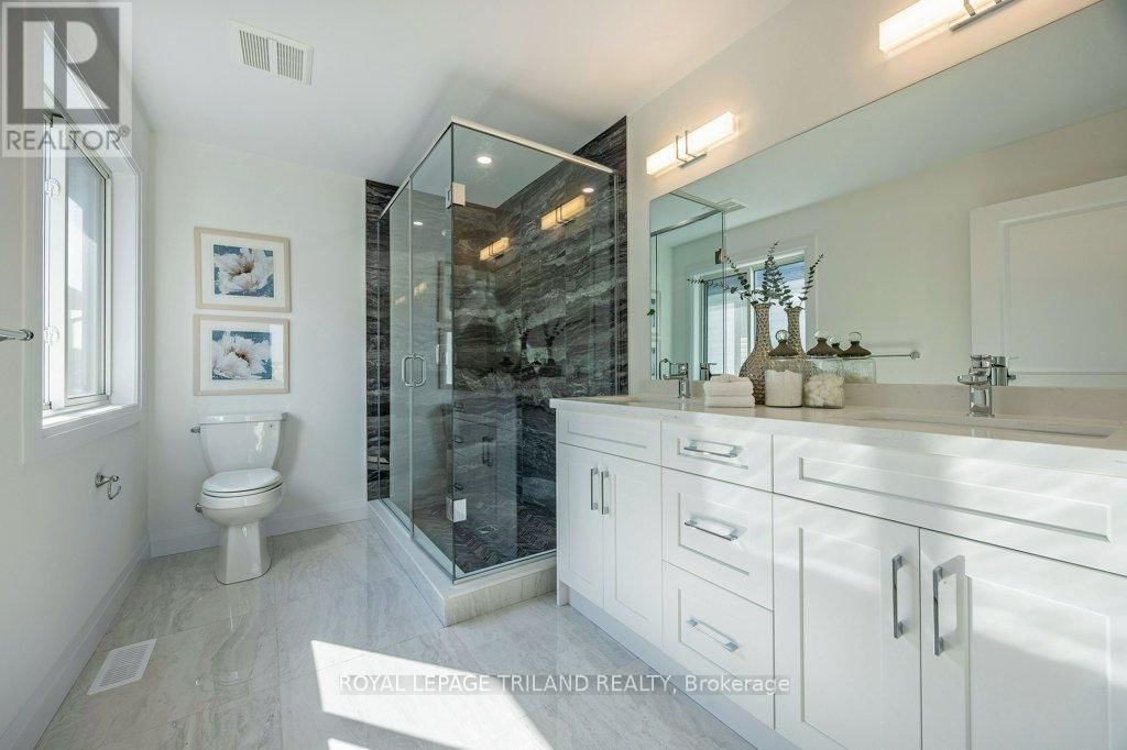 2567 CONSTANCE AVENUE NORTH Image 17