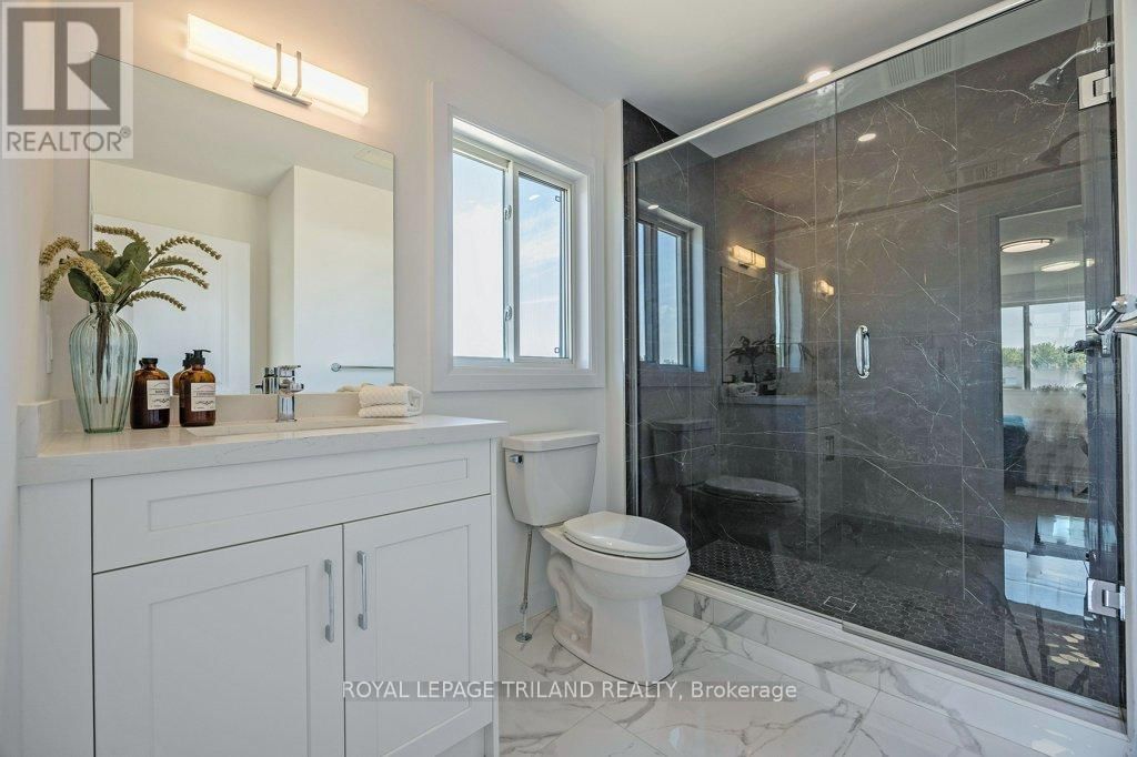 2567 CONSTANCE AVENUE NORTH Image 18