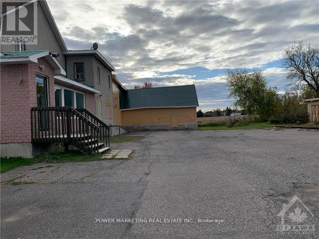 3762 CHAMPLAIN ROAD Image 15