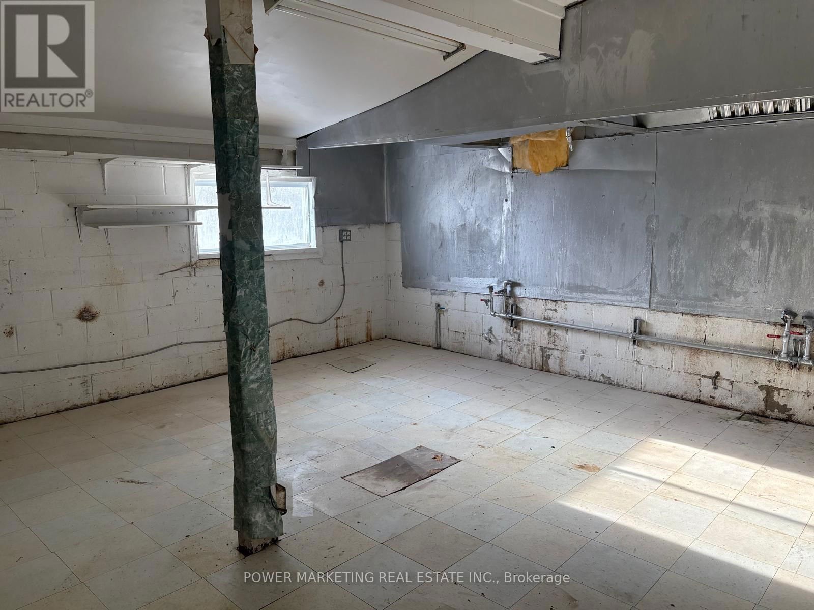 3762 CHAMPLAIN ROAD Image 6