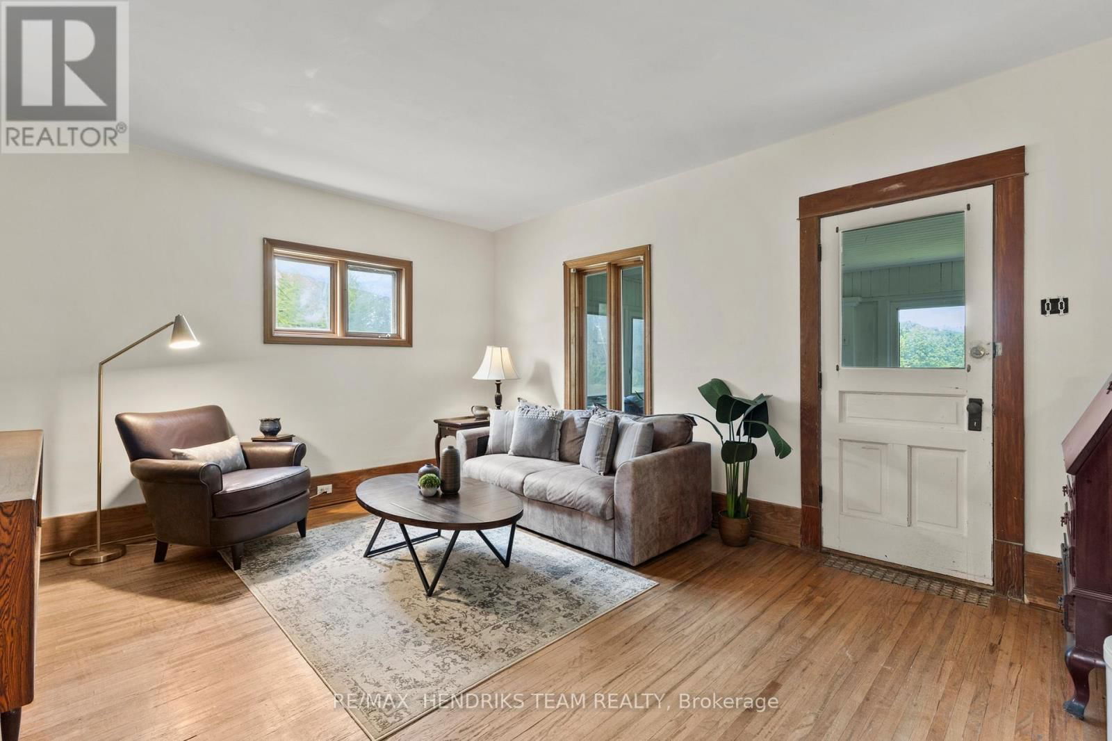 1386 MCNAB ROAD Image 13