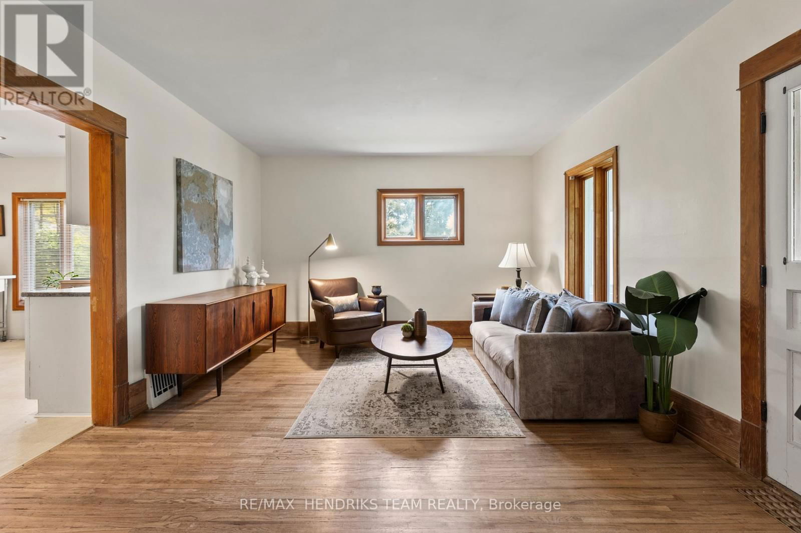 1386 MCNAB ROAD Image 14