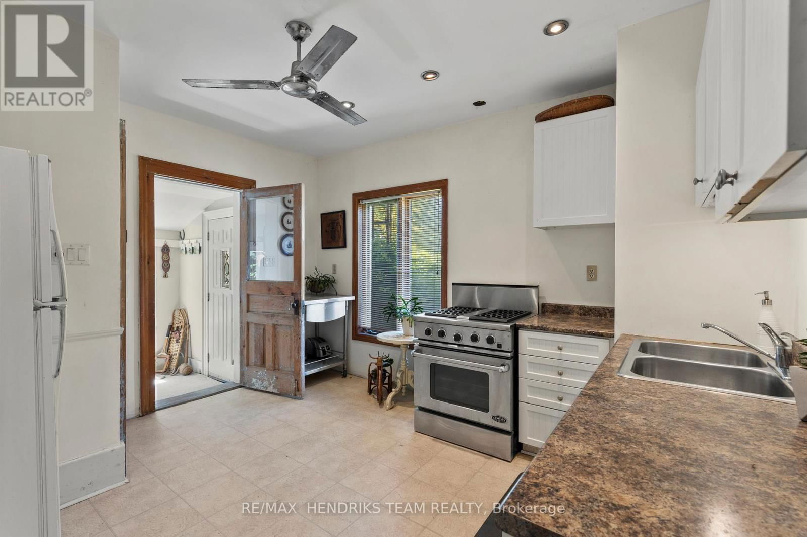 1386 MCNAB ROAD Image 21