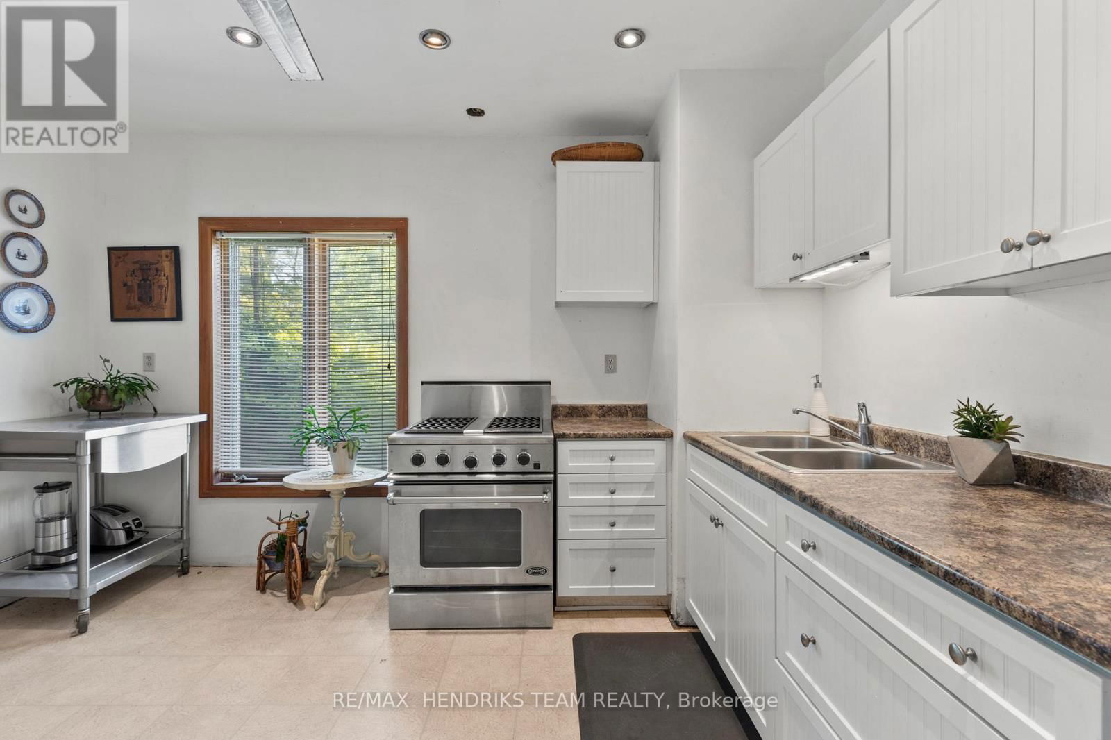 1386 MCNAB ROAD Image 22