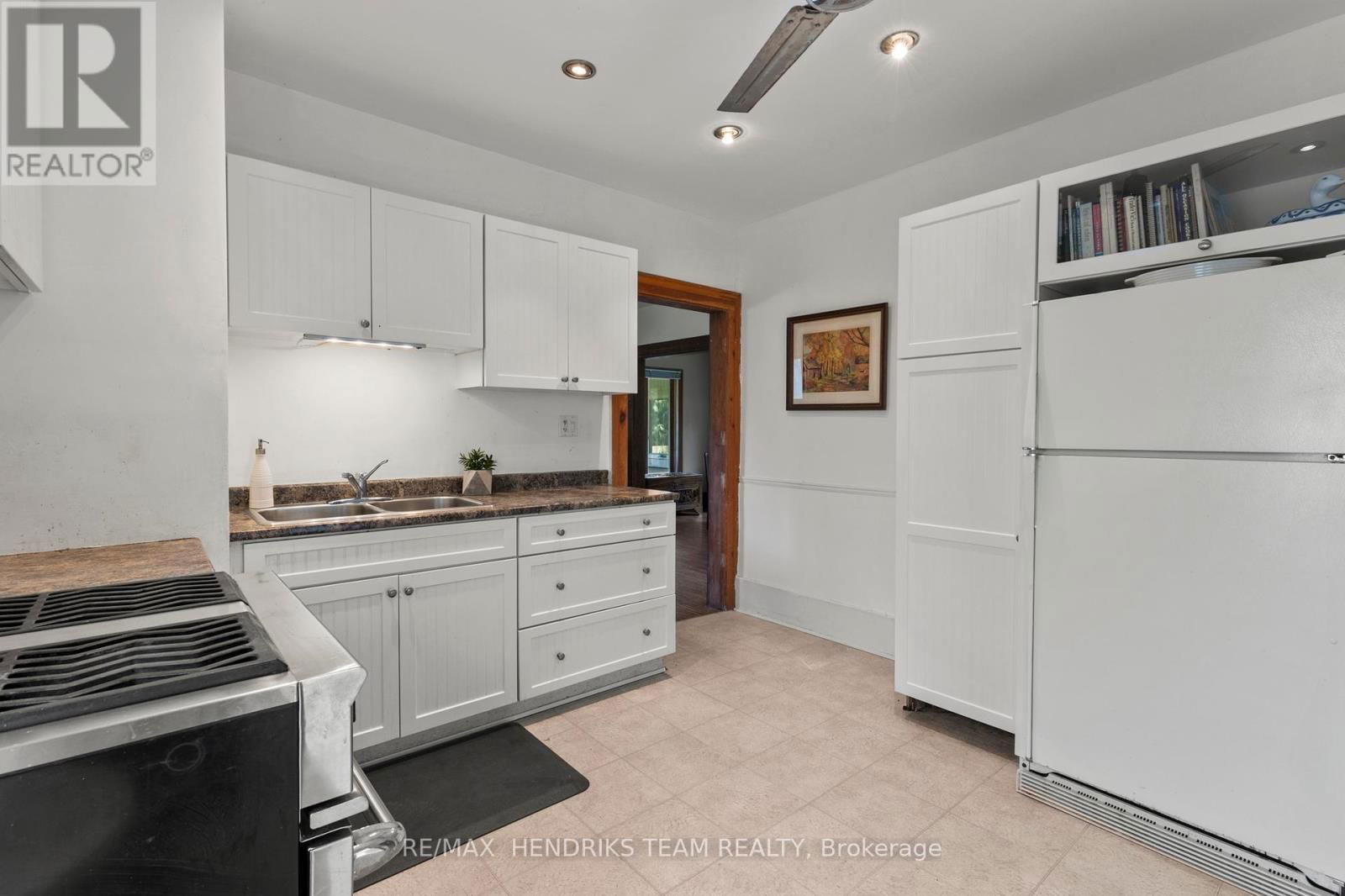 1386 MCNAB ROAD Image 24