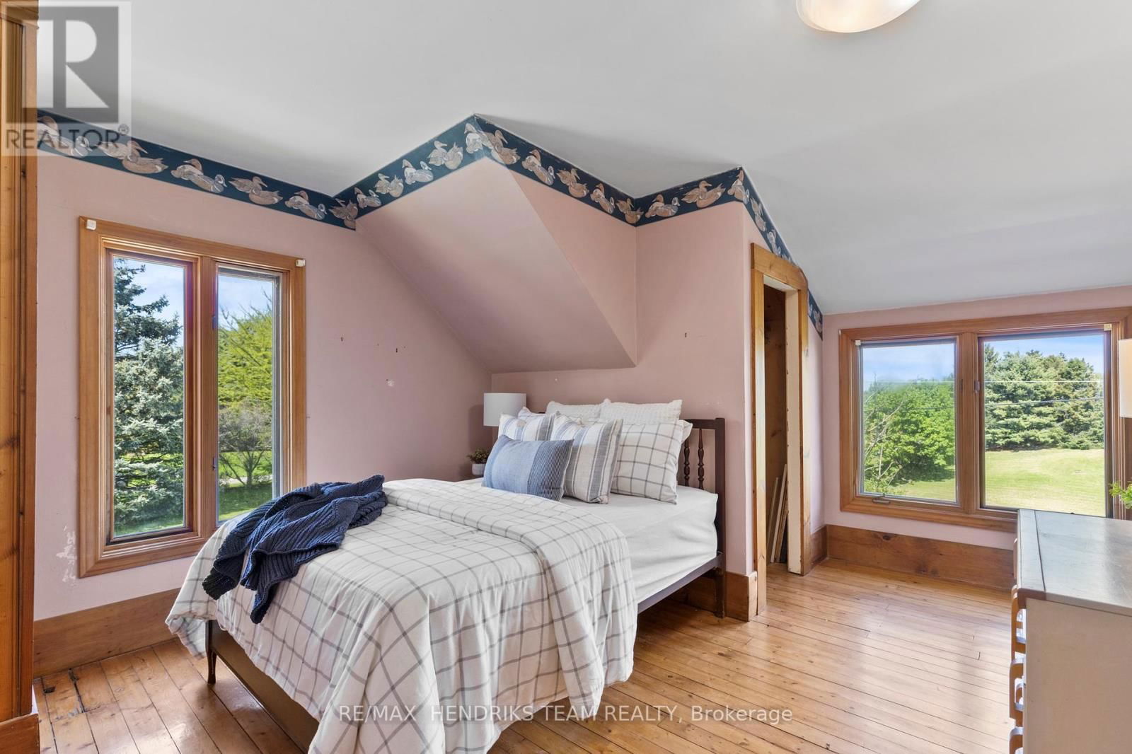 1386 MCNAB ROAD Image 30