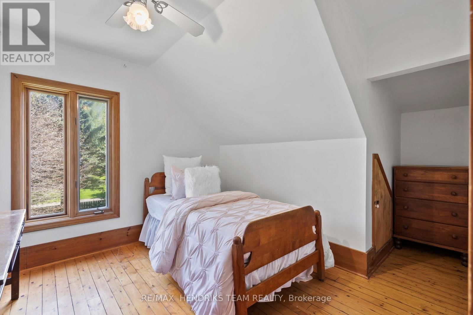 1386 MCNAB ROAD Image 32