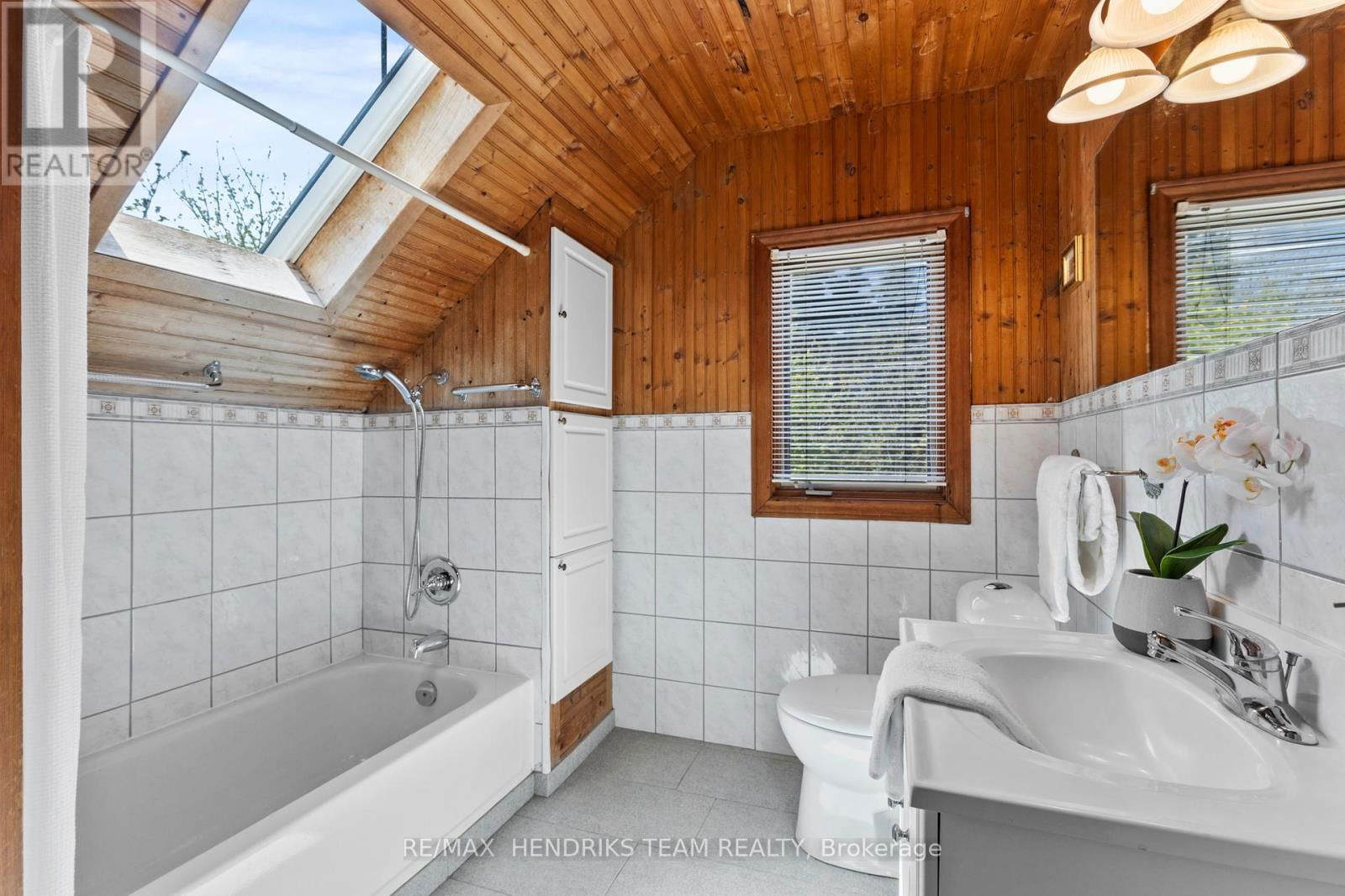 1386 MCNAB ROAD Image 34