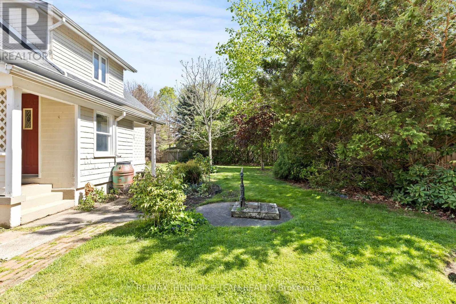 1386 MCNAB ROAD Image 37