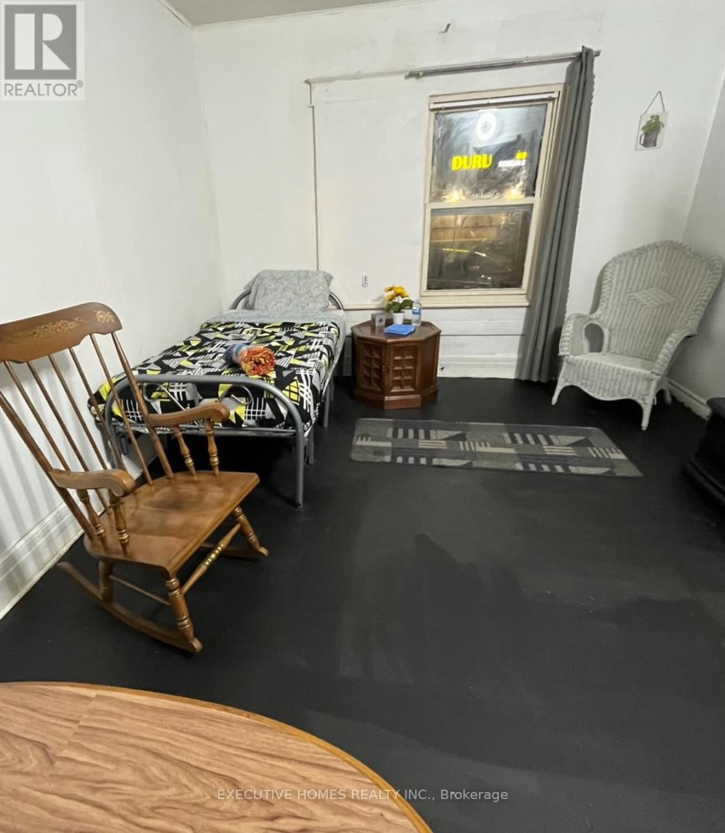 4548 VICTORIA AVENUE Image 10