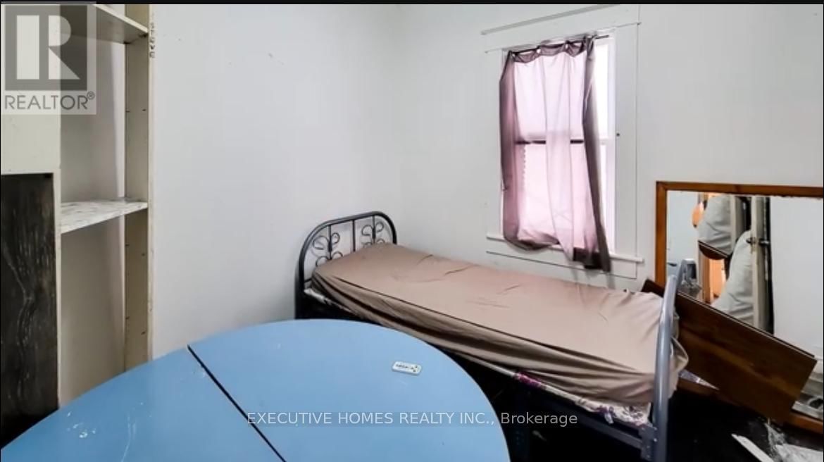 4548 VICTORIA AVENUE Image 11