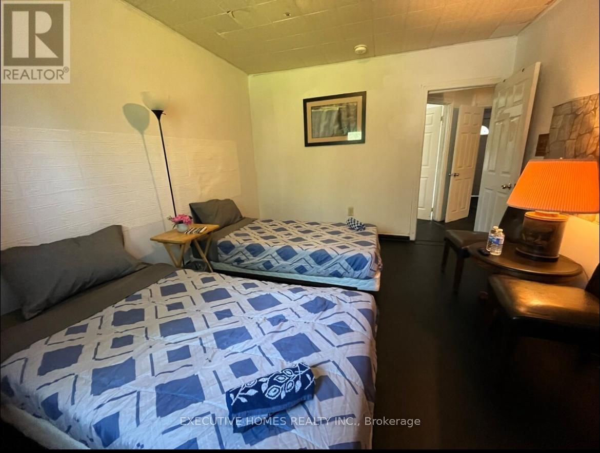 4548 VICTORIA AVENUE Image 13