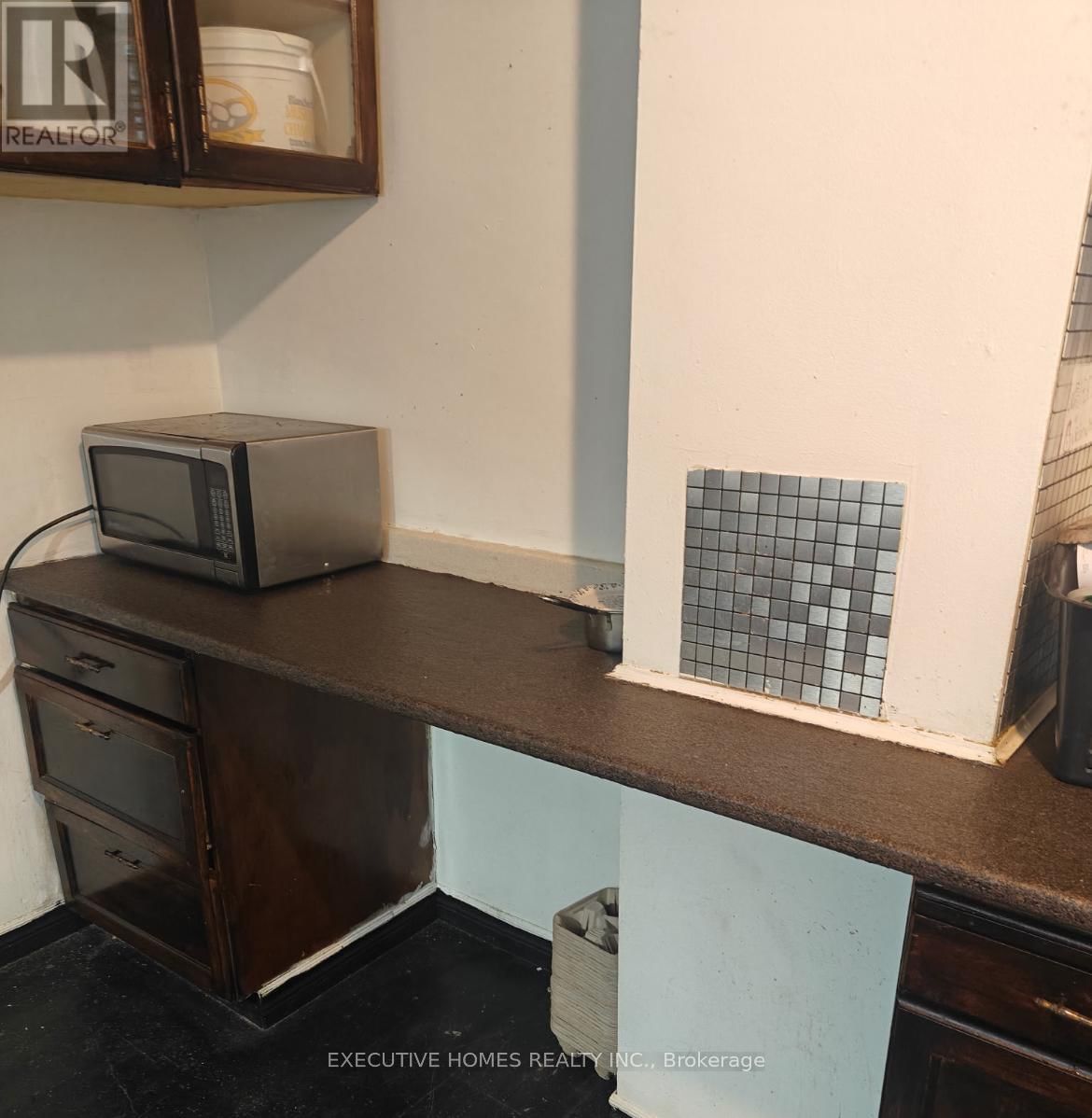 4548 VICTORIA AVENUE Image 2