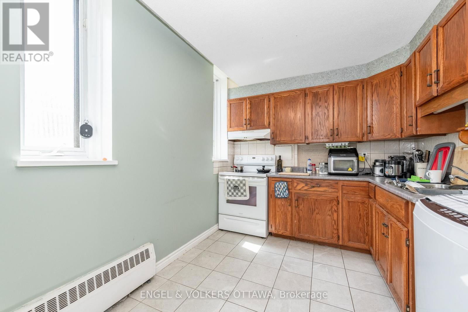 8 - 1356 MEADOWLANDS DRIVE EAST Image 13