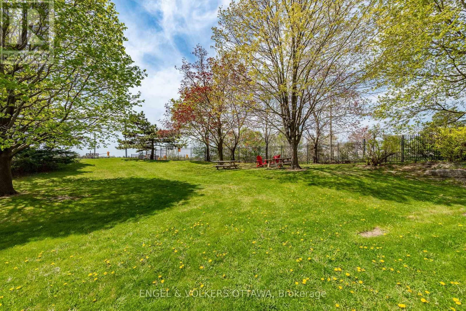 8 - 1356 MEADOWLANDS DRIVE EAST Image 29