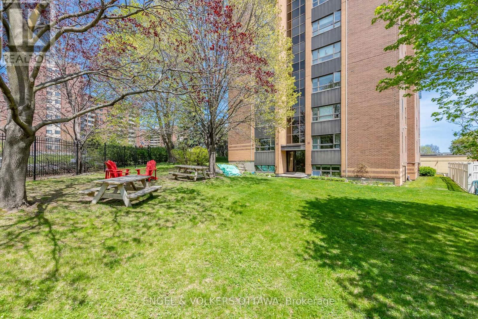 8 - 1356 MEADOWLANDS DRIVE EAST Image 30