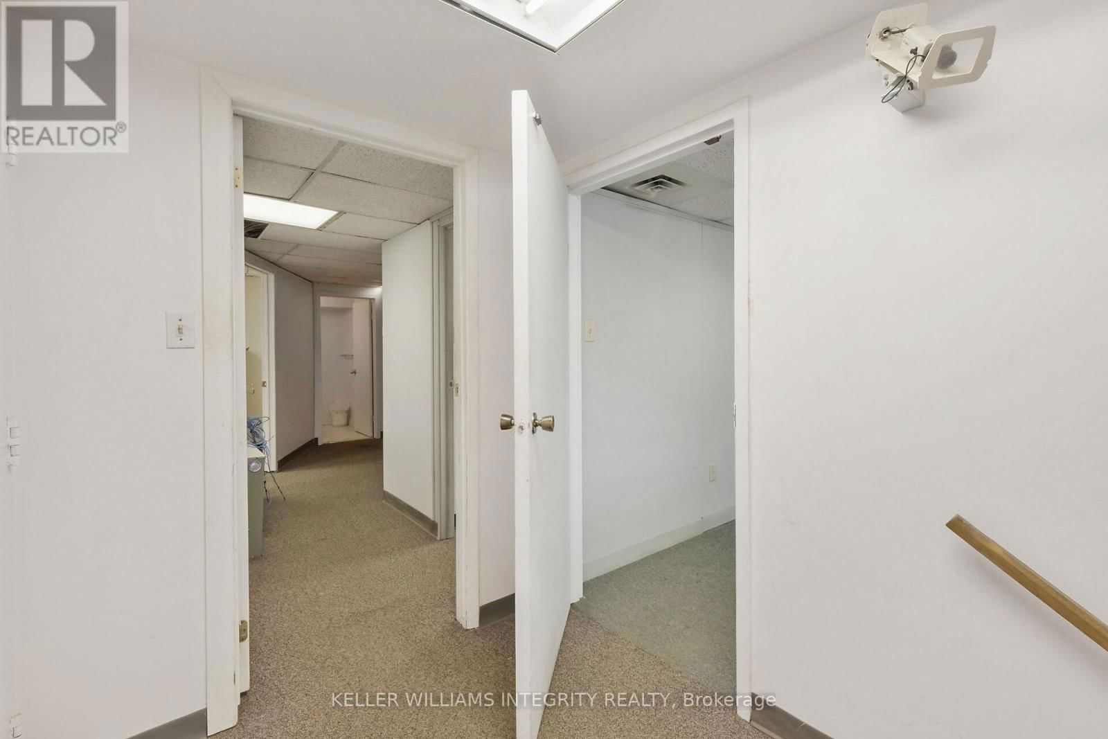 17 & 18 - 2485 LANCASTER ROAD Image 10