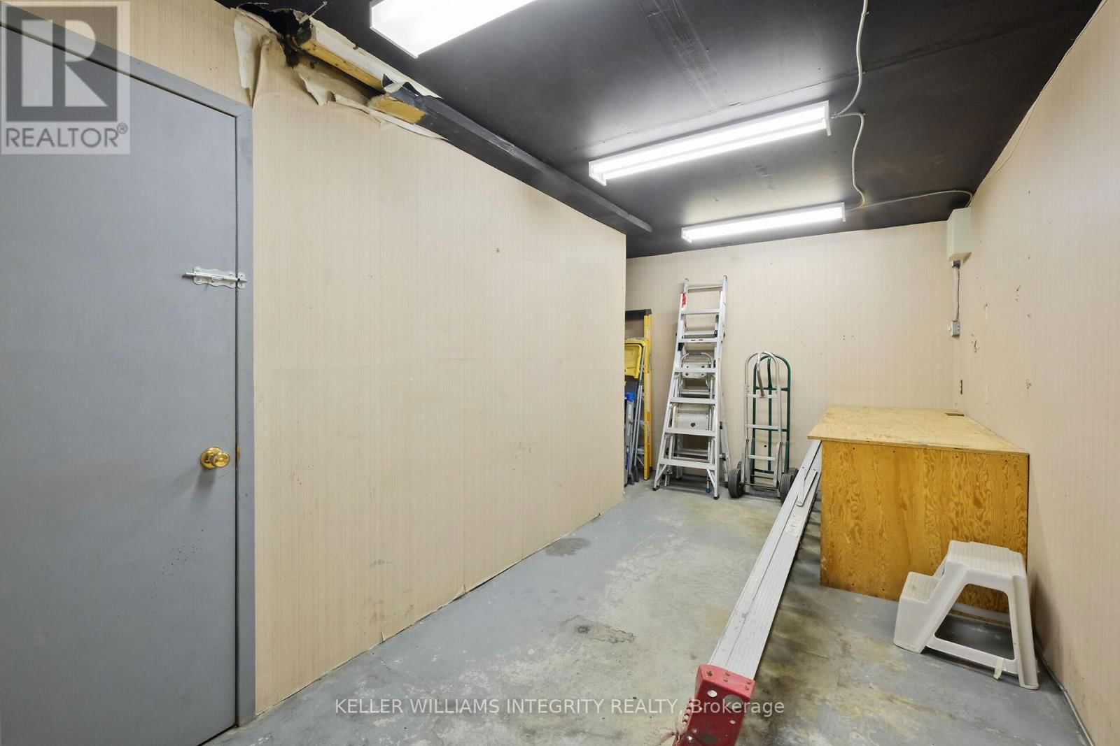 17 & 18 - 2485 LANCASTER ROAD Image 39